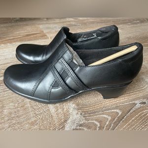 Clarks Black Leather Shooties 6 1/2